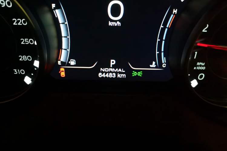 Used Maserati Levante 2021 3.0T Standard Edition Odometer Close Up