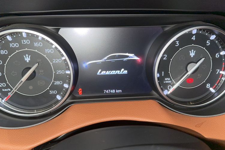 Used Maserati Levante 2021 3.0T Standard Edition Odometer Close Up