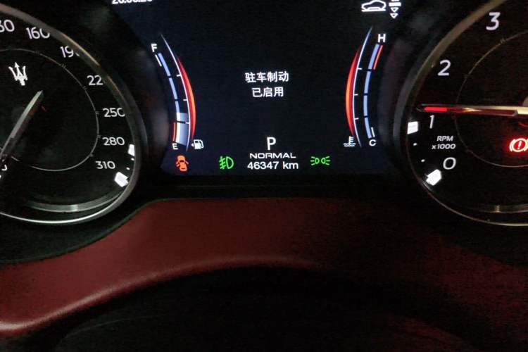 Used Maserati Levante 2021 3.0T Standard Edition Odometer Close Up