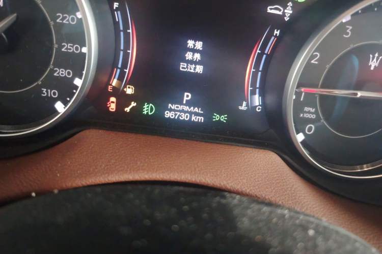 Used Maserati Levante 2021 3.0T Standard Edition Odometer Close Up