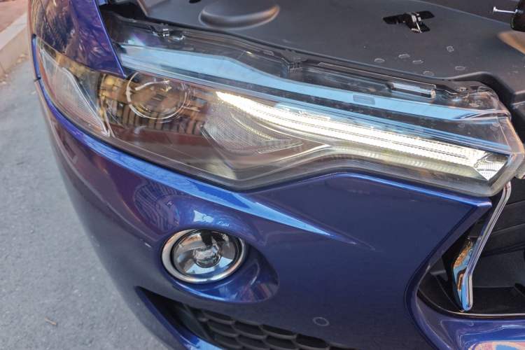 Used Maserati Levante 2021 3.0T Standard Edition Right Front Headlight