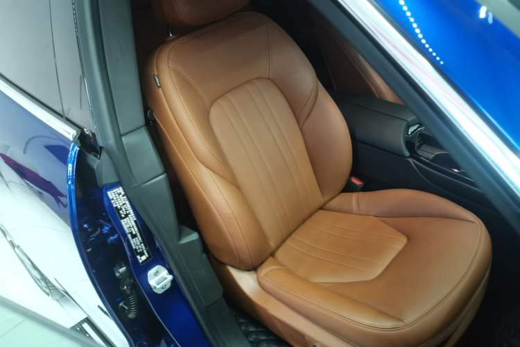 Used Maserati Levante 2021 3.0T Standard Edition Right Front Seat
