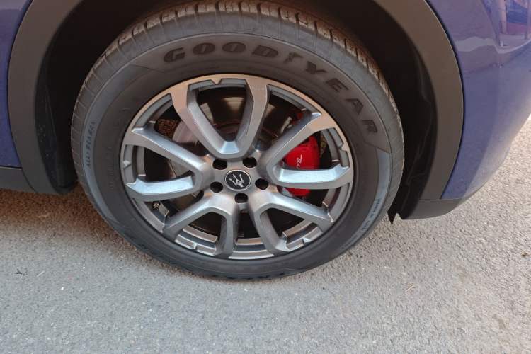 Used Maserati Levante 2021 3.0T Standard Edition Right Front Wheel Hub