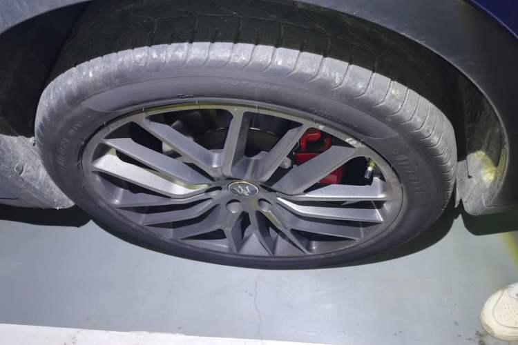 Used Maserati Levante 2021 3.0T Standard Edition Right Front Wheel Hub