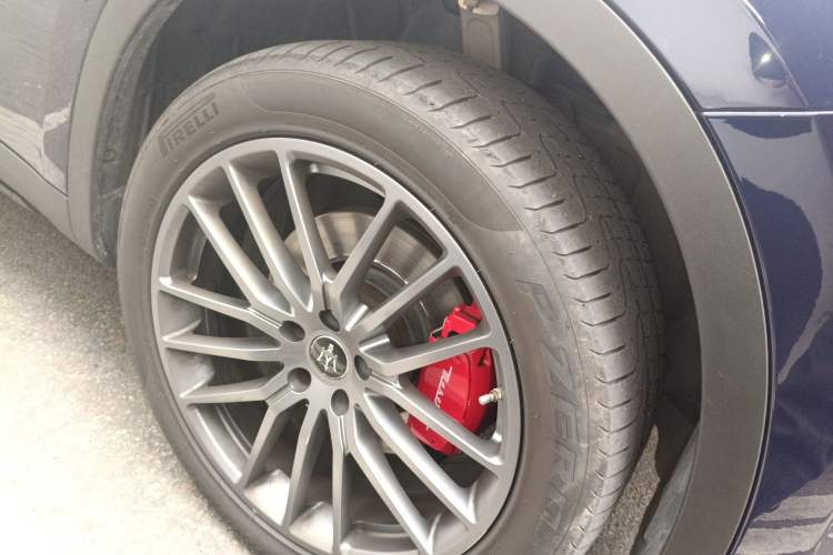 Used Maserati Levante 2021 3.0T Standard Edition Right Front Wheel Hub