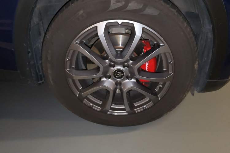 Used Maserati Levante 2021 3.0T Standard Edition Right Front Wheel Hub