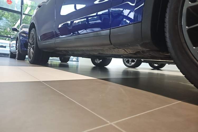 Used Maserati Levante 2021 3.0T Standard Edition Right Side Sill