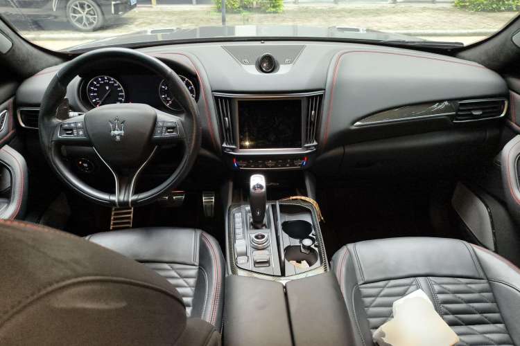 Used Maserati Levante 2021 3.8T Trofeo Center Console