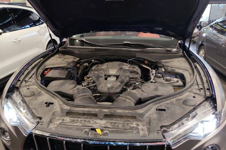 Used Maserati Levante 2021 3.0T Standard Edition Engine Bay