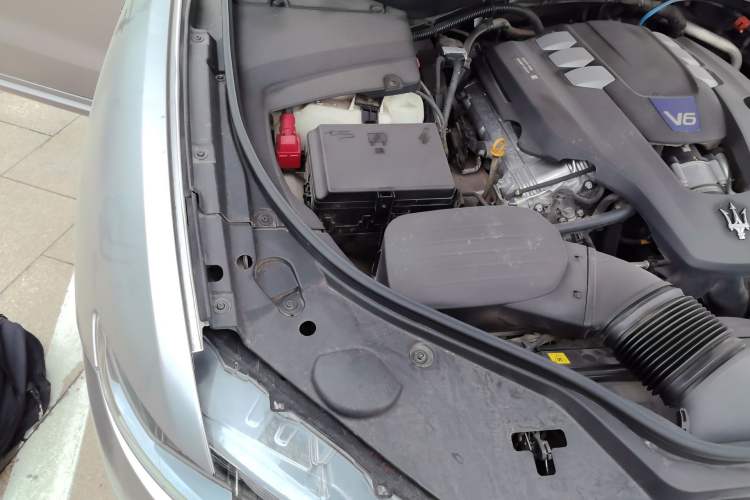 Used Maserati Levante  Engine Bay Right