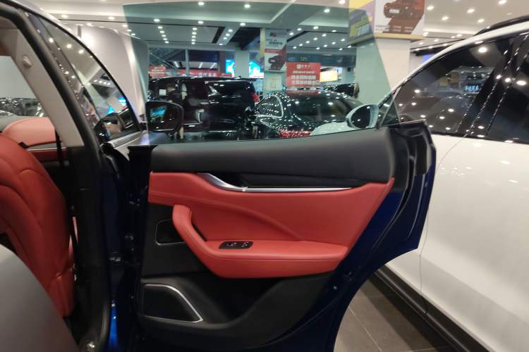 Used Maserati Levante 2021 3.0T Standard Edition Right Rear Door Interior