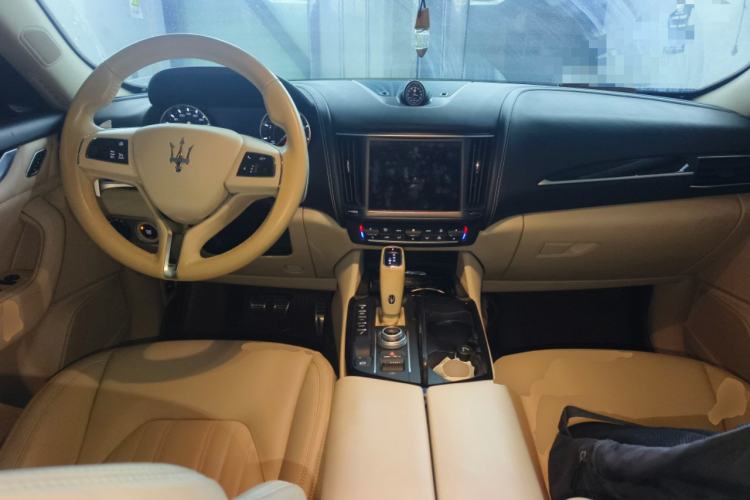 Used Maserati Levante 2021 3.0T Standard Edition Center Console