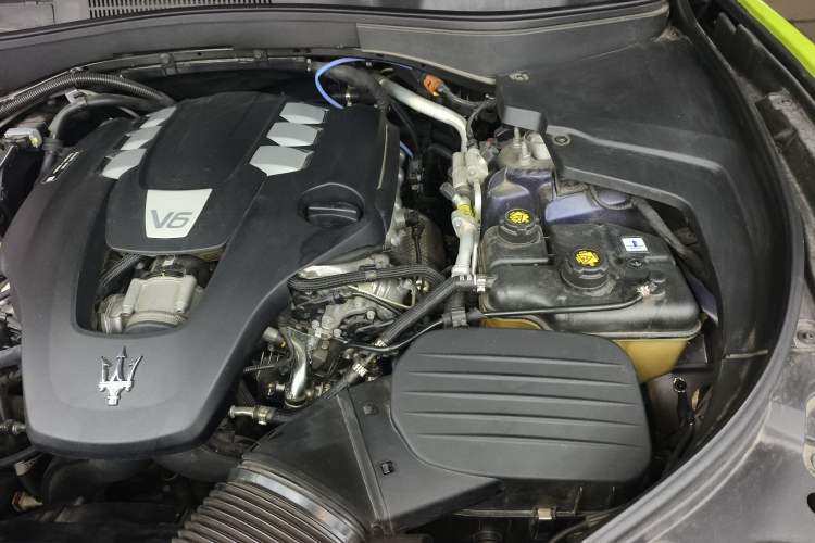 Used Maserati Levante 2021 3.0T Standard Edition Engine Bay Left