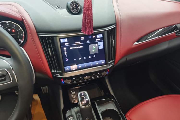 Used Maserati Levante 2021 3.0T Standard Edition Audio And AC Panel