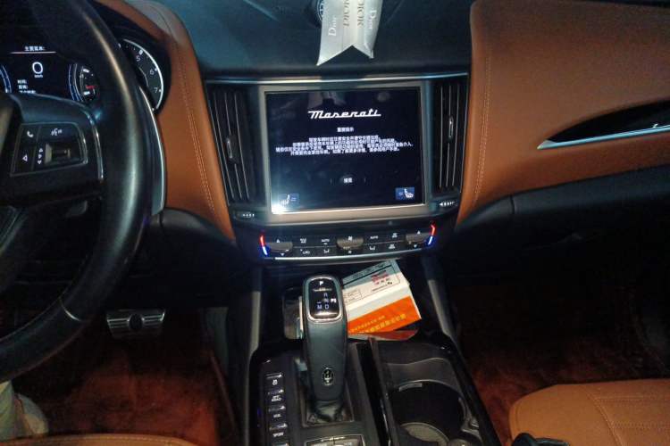 Used Maserati Levante 2021 3.0T Standard Edition Audio And AC Panel