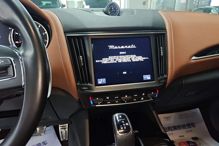 Used Maserati Levante 2021 3.0T Standard Edition Audio And AC Panel