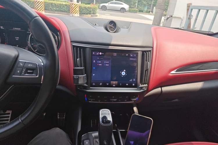 Used Maserati Levante 2021 3.0T Standard Edition Audio And AC Panel