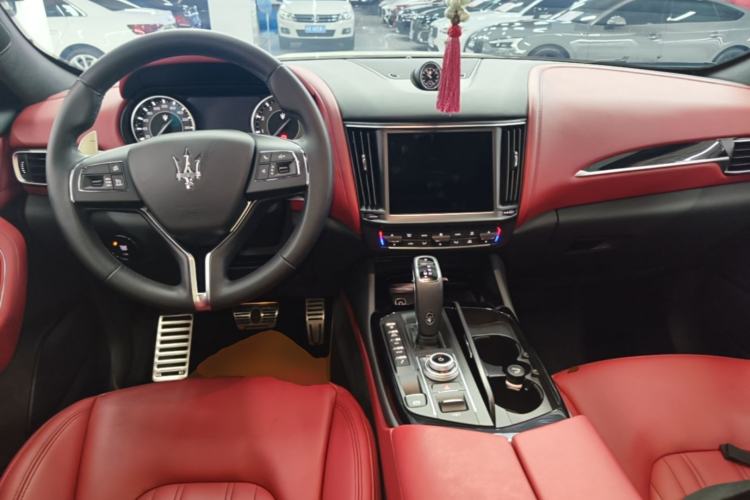 Used Maserati Levante 2021 3.0T Standard Edition Center Console