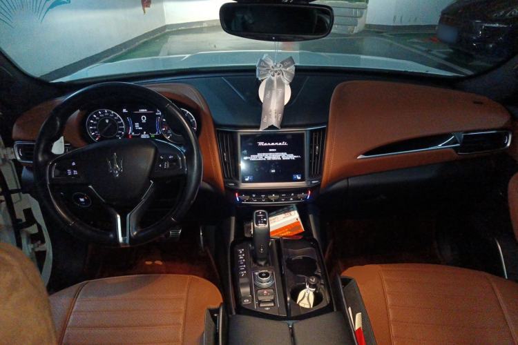 Used Maserati Levante 2021 3.0T Standard Edition Center Console