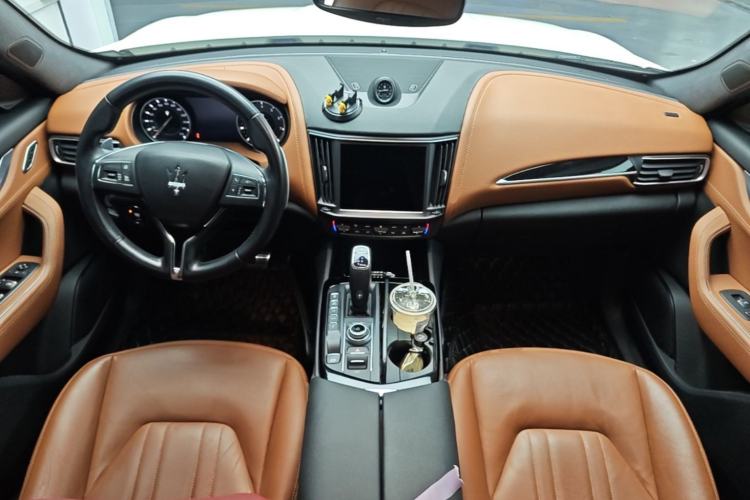 Used Maserati Levante 2021 3.0T Standard Edition Center Console