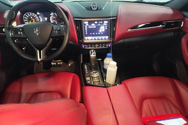 Used Maserati Levante 2021 3.0T Standard Edition Center Console