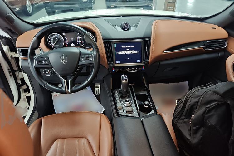 Used Maserati Levante 2021 3.0T Standard Edition Center Console