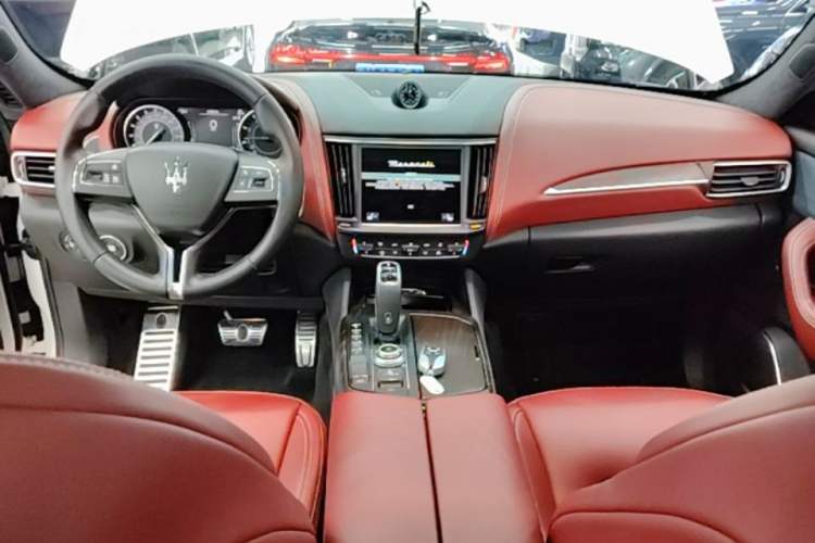 Used Maserati Levante 2021 3.0T Luxury Edition Center Console