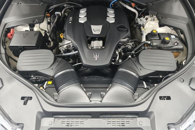 Used Maserati Levante 2021 3.0T Standard Edition Engine Bay