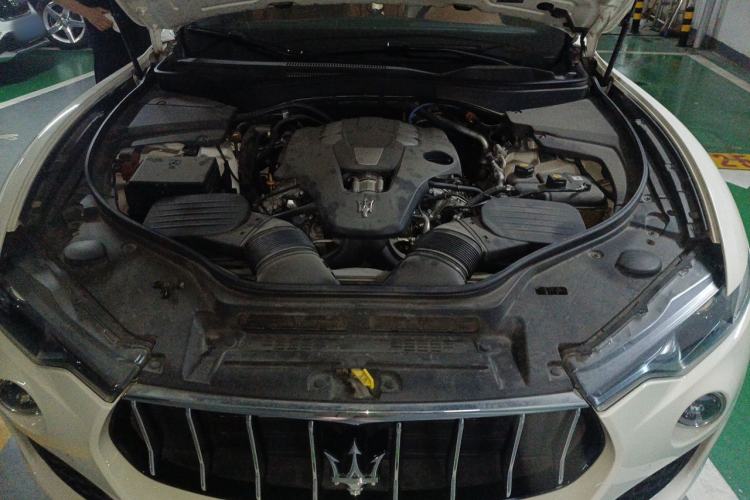 Used Maserati Levante 2021 3.0T Standard Edition Engine Bay