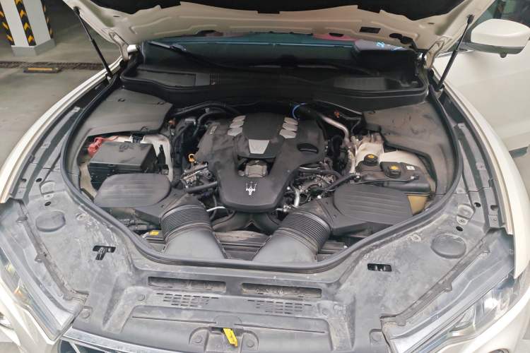 Used Maserati Levante 2021 3.0T Standard Edition Engine Bay