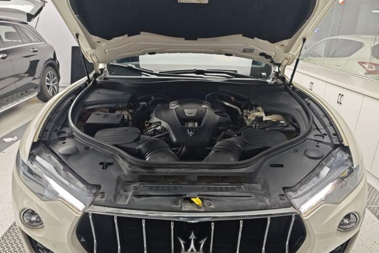 Used Maserati Levante 2021 3.0T Standard Edition Engine Bay