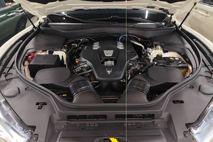 Used Maserati Levante 2021 3.0T Standard Edition Engine Bay