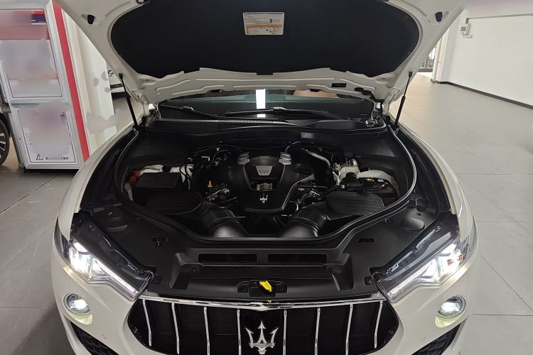 Used Maserati Levante 2021 3.0T Standard Edition Engine Bay