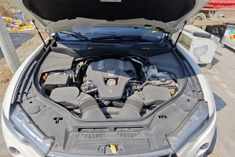 Used Maserati Levante 2021 3.0T Standard Edition Engine Bay