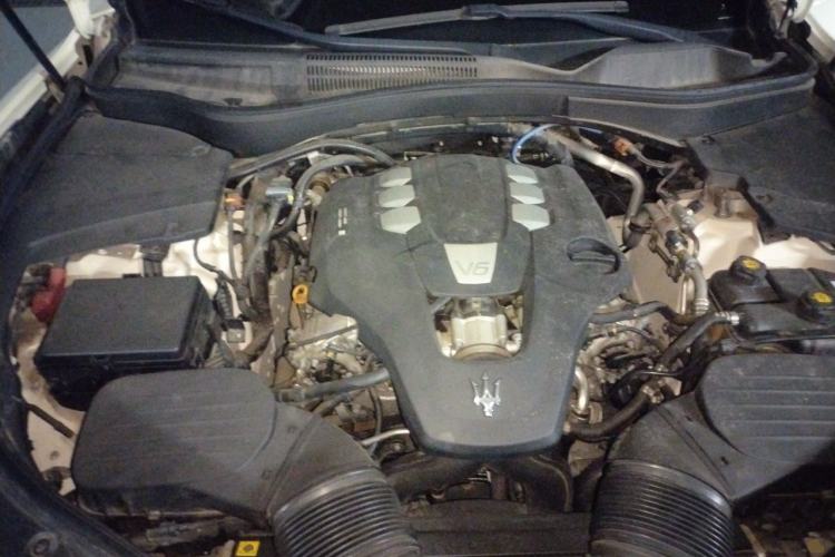 Used Maserati Levante 2021 3.0T Standard Edition Engine Bay