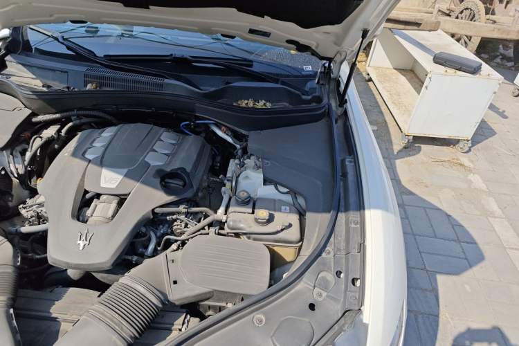 Used Maserati Levante 2021 3.0T Standard Edition Engine Bay Left