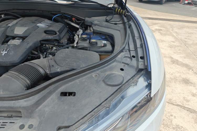 Used Maserati Levante 2021 3.0T Standard Edition Engine Bay Left