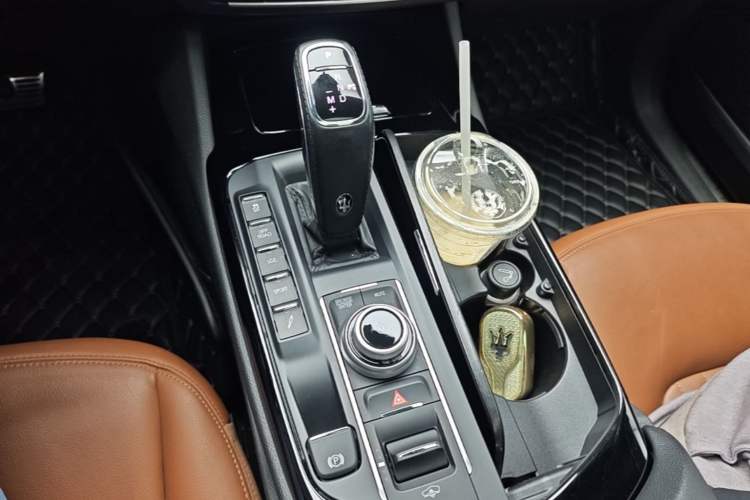 Used Maserati Levante 2021 3.0T Standard Edition Gear Lever