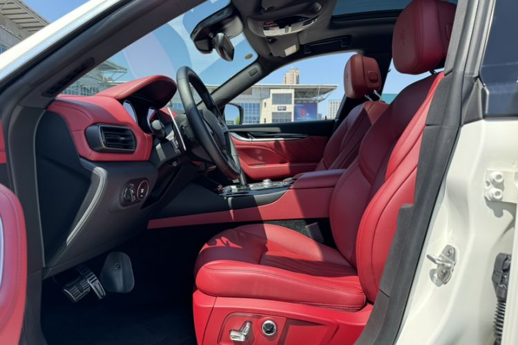 Used Maserati Levante 2021 3.0T Standard Edition Interior 4