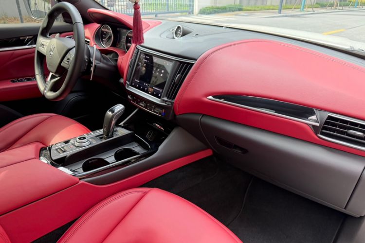 Used Maserati Levante 2021 3.0T Standard Edition Interior 5
