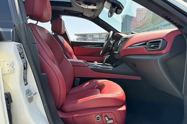 Used Maserati Levante 2021 3.0T Standard Edition Interior 6