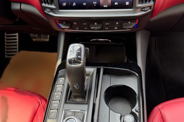 Used Maserati Levante 2021 3.0T Standard Edition Interior 7
