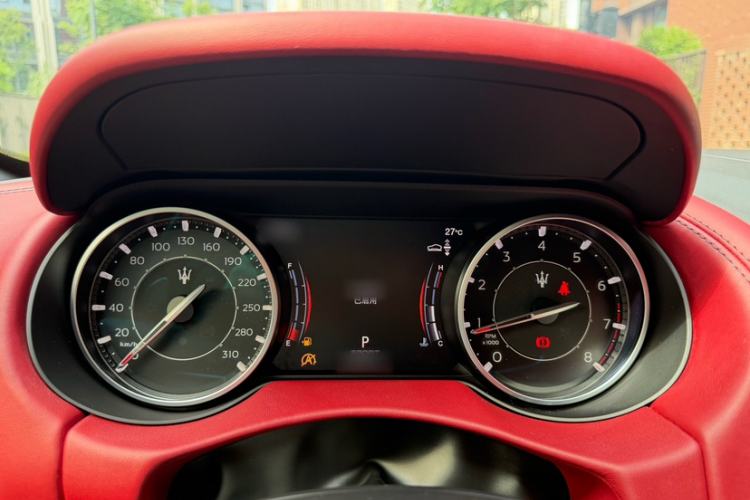 Used Maserati Levante 2021 3.0T Standard Edition Interior 8
