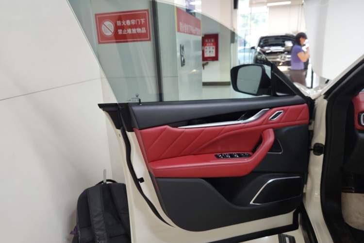 Used Maserati Levante 2021 3.0T Standard Edition Left Front Door Interior