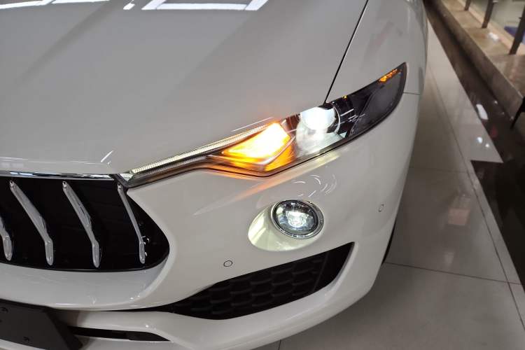 Used Maserati Levante 2021 3.0T Standard Edition Left Front Headlight