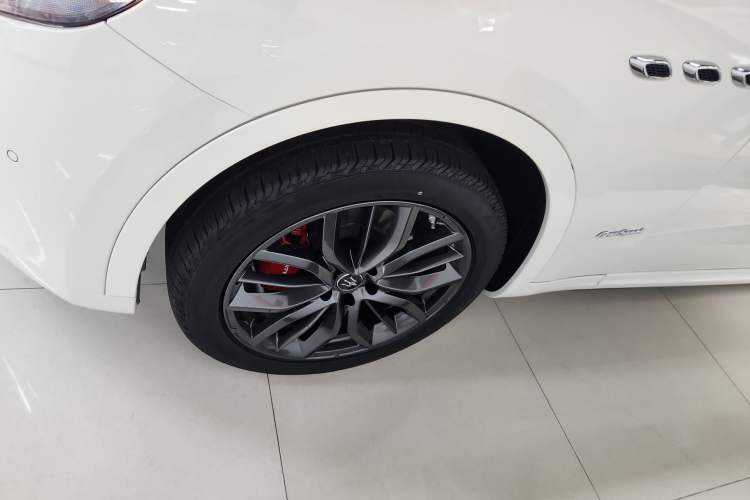 Used Maserati Levante 2021 3.0T Standard Edition Left Front Wheel Hub