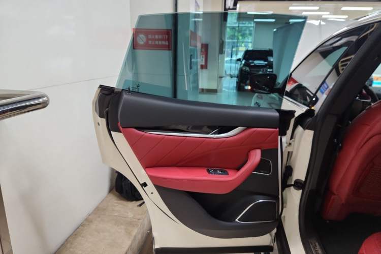 Used Maserati Levante 2021 3.0T Standard Edition Left Rear Door Interior