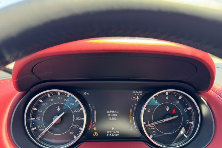 Used Maserati Levante 2021 3.0T Standard Edition Odometer Close Up