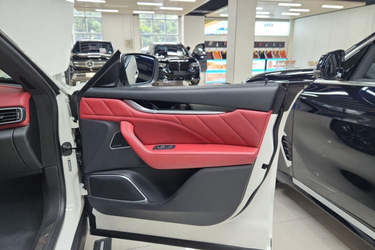 Used Maserati Levante 2021 3.0T Standard Edition Right Front Door Interior