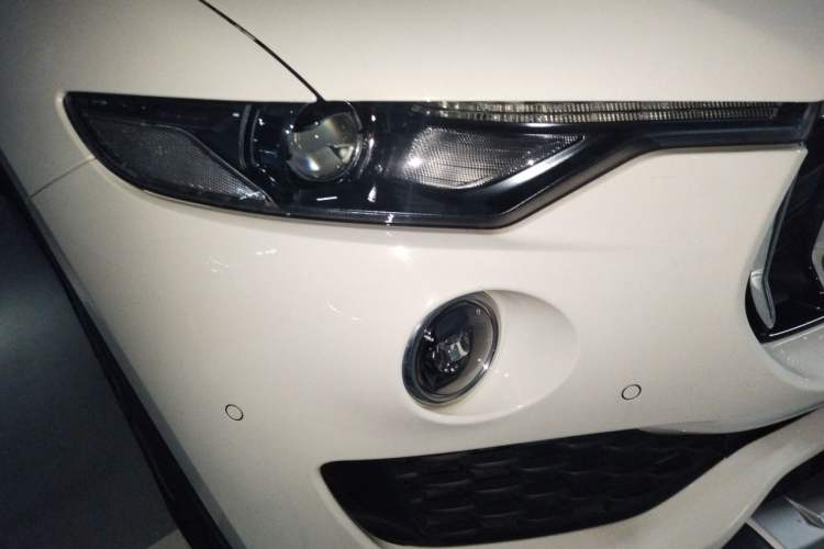 Used Maserati Levante 2021 3.0T Standard Edition Right Front Headlight